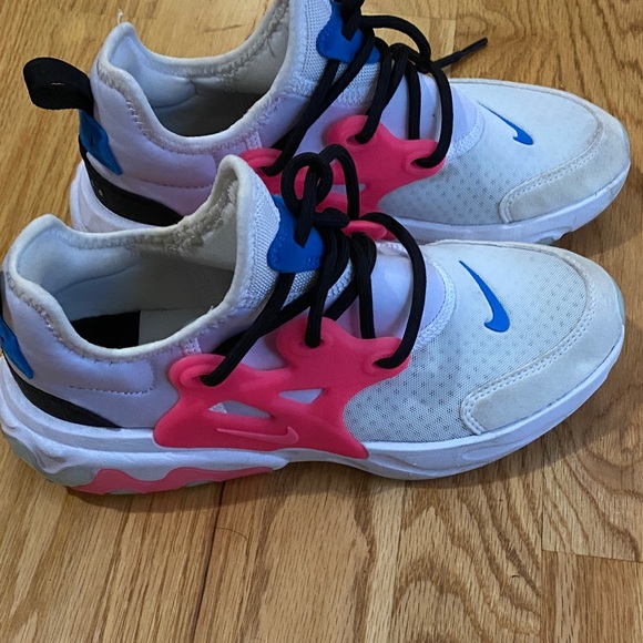Nike Kids White and Pink Sneakers with Blue Accents - Picture 1 of 5